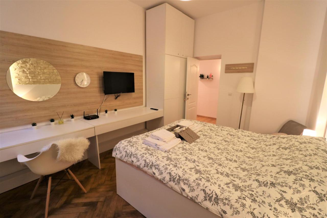 Cozy Old Town Apartment - Free Minibar Bucarest Exterior foto